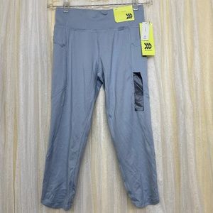 NWT All In Motion Girl  Capri Leggings